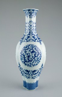 Triple Long-Necked Bottle Vase with Double Dragon Roundels and Elongated Curly Dragons (Gui), Qing