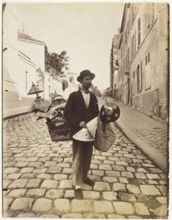 Marchand abat-jours, 1899/1900, Jean-Eugène-Auguste Atget, French, 1857–1927, France, Albumen