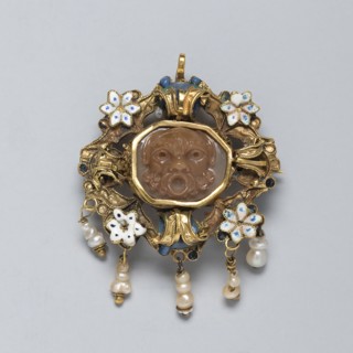 Dress Ornament, Cameo: 1500/1600, mount: early 17th century, South German, Germany, Agate, gold,
