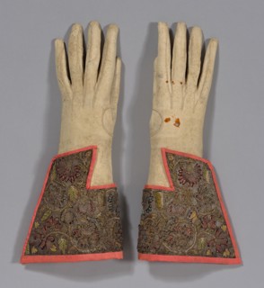 Pair of Men’s Gloves, 1625/50, England, Gloves: white kid leather, gauntlets: linen, plain weave,