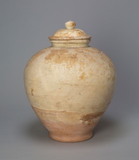 Covered Jar, Tang dynasty (618–906), early 8th century, China, Slip-coated earthenware, H. 35.6 cm