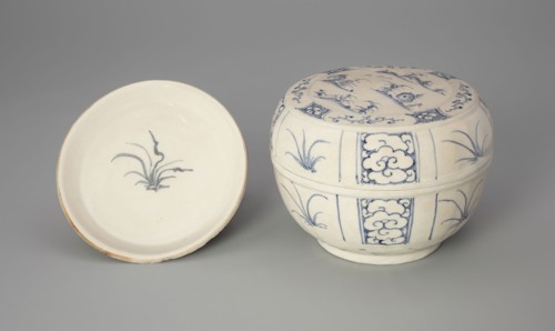 Covered Box with Plant and Cloud Motif, Late 15th/early 16th century, Vietnam, near Hoi An,