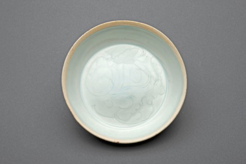 Dish with Sketchy Floral Scrolls, Song dynasty (960–1279), China, Qingbai ware, porcelain with