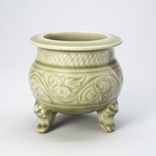 Tripod Incense Burner (Censer) with Peony-Leaf Scrolls, Netlike Petals, and Masklike Legs, Northern