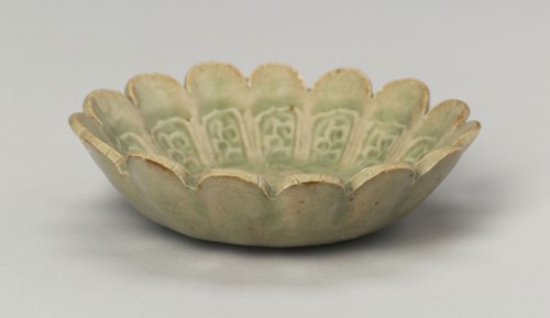 Scalloped Dish with Stylized Floral Sprays and Sickle-Leaf Scrolls, Northern Song (960–1127) or Jin