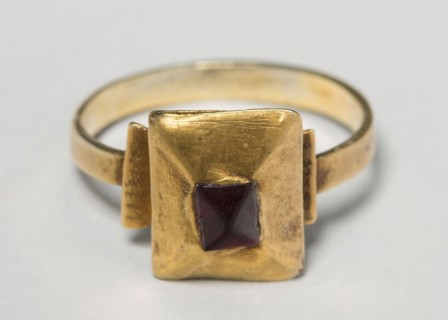Tart Mold Ring, 13th century, French, Gold and garnet, Circumference: 5.7 cm (2 1/4 in.), Diameter: