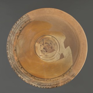 Deep plate with a spherically formed bowl. Horizontally protruding rim, wide, thicker at the edge.