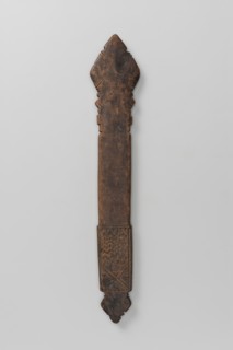 Hand cross, Diamond-shaped arms, wide grip almost same width as the arms, merging into a poorly