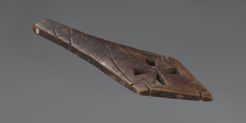 Hand cross fragment, Simple engraved decoration on the surface: four triangular cutouts arranged in