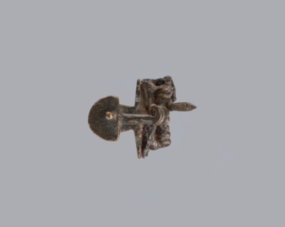 Knuckle-shaped fibula, unknown Roman workshop. Knuckle-shaped fibula with a flat underside, rounded