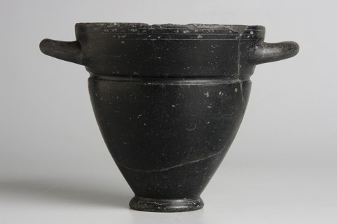 Skyphos, 1st quarter of the 6th century BC, Etruria; vessel; height 9.3 cm, width 9.5 cm., A matte