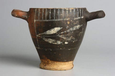 Black-finished skyphos with painted decoration on the rim, white decoration: A = B - laurel branch,
