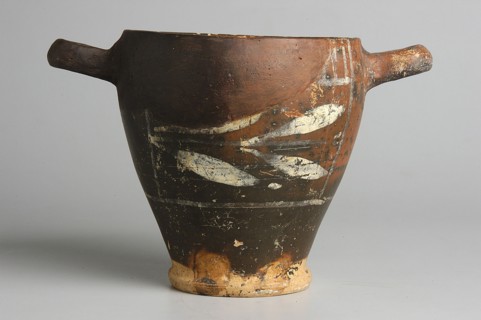 Black-finished skyphos with painted decoration on the finis, white decoration: A = B - laurel