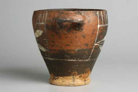 Black-finished skyphos with painted decoration on the finis, white decoration: A = B - laurel