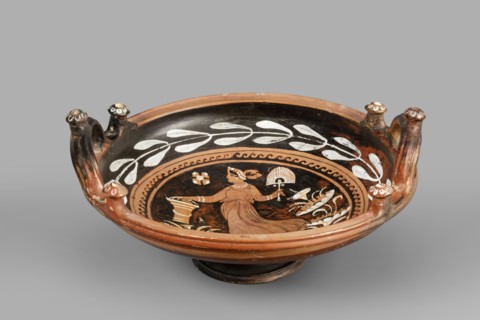 Red-figure patera-phiale depicting a woman with a fan and basket, Classified Gallo-Classical
