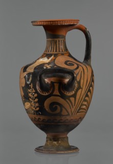 Red-figure hydria, Southern Italy Apulia. Hydria vessel, 330–320 BC. Black glossy engobe with some