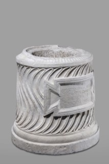 Urn of Gnaeus Pedanius Callistus with Latin inscription, unknown Roman workshop. A cylindrical urn