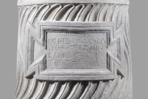 Urn of Gnaeus Pedanius Callistus with Latin inscription, unknown Roman workshop. A cylindrical urn
