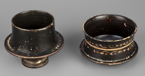 Black-finned pyxis decorated with vine, Greek ceramics, plant motifs, 275–250 BC, Athens, Attica,
