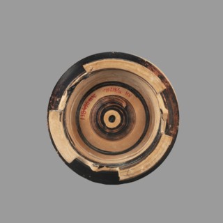 Pyxis with a lid, unknown Boeotian workshop. Pyxis with a lid with a high handle. Cylindrical body