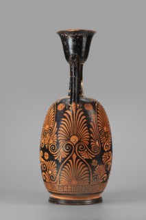 Ariballus lekythos with a depiction of a seated woman, unknown Apulian workshop, Classified