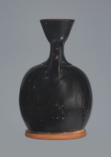 Ariballus lekythos, 4th century BC, Nola, Campania; lekythos vessel, height 12.0 cm, width 7.0 cm.,