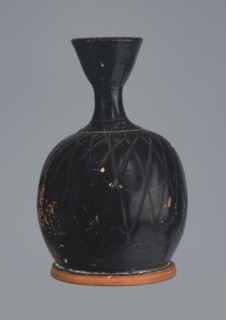 Ariballus lekythos, 4th century BC, Nola, Campania; lekythos vessel, height 12.0 cm, width 7.0 cm.,
