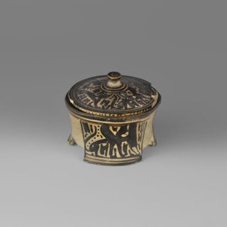 Orientalising pyxis in the Silhouette style with depictions of sphinxes and animals; attributed to