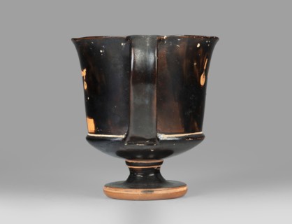 Red-figure kantharos with a depiction of an ephebe with an aryballos and a Greek inscription