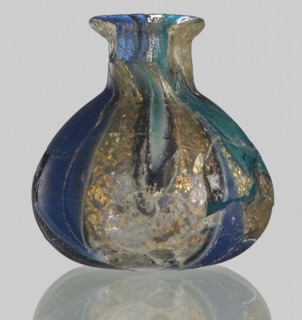 Unguentarium with carnation with a gold ribbon; bulging belly. 1st half of the 1st century BC.