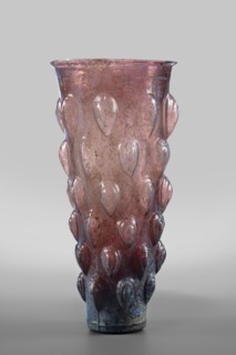 Glass, Mug glass vessel, Isings form 31. Transparent manganese iridescent glass, blown in a 4-part