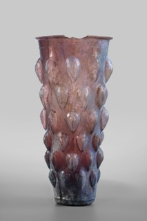 Glass, Mug glass vessel, Isings form 31. Transparent manganese iridescent glass, blown in a 4-part