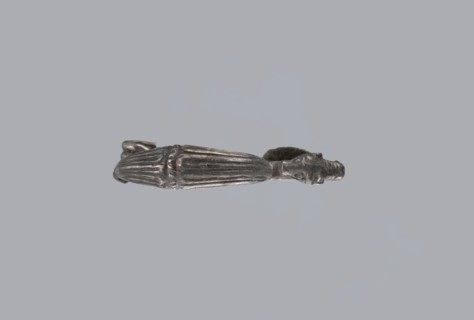 Snake-headed fibula, unknown Southern Italian workshop. Fibula with an arched, thick hoop. The hoop
