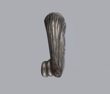 Snake-headed fibula, unknown Southern Italian workshop. Fibula with an arched, thick hoop. The hoop