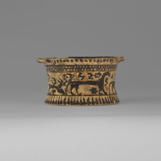Orientalising pyxis with an animal frieze in the Silhouette style, images of animals, Middle