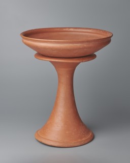 Bowl base. Base for a vessel with an almost equal diameter of both rims; both rims are irregular