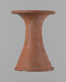 Bowl stand;, Base for a vessel with an almost equal diameter of both rims. Both rims are irregular