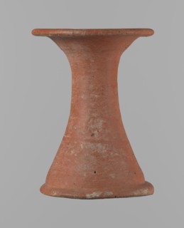 Bowl stand. Base for a vessel with an almost equal diameter of both rims. Both rims are irregular,