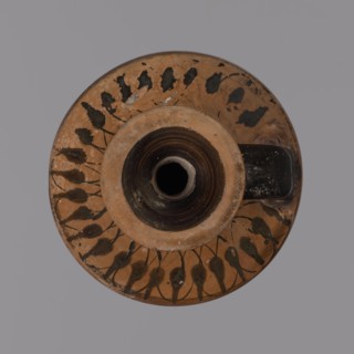 Black-figure lekythos, unknown Attic workshop. Yellowish clay, matte firnia. Disc-shaped foot,