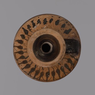 Black-figure lekythos, unknown Attic workshop. Yellowish clay, matte firnia. Disc-shaped foot,