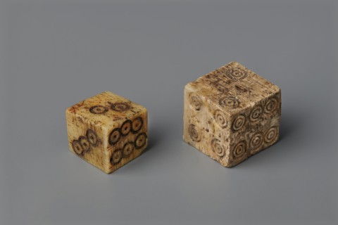 Six-sided dice with pips from 1–6 in the form of hollow circles and dots; material unspecified;
