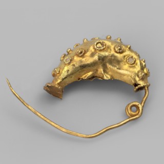 Leech fibula, brooch made of gold plate with a swollen ring, decorated with filigree rings and