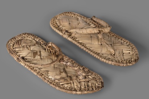Sandals, footwear, grave goods, pair of papyrus sandals made using the ribbon technique. Edges