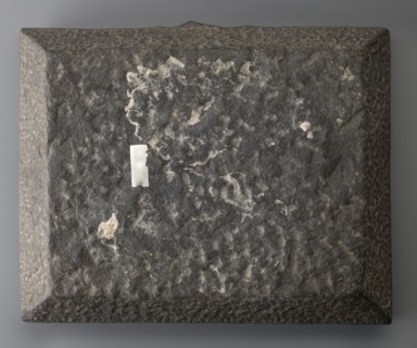 Offering table with carved offerings, offerings iconography and grave goods; depicted: bread and