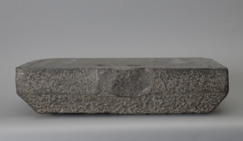 Offering table with carved offerings, offerings iconographic, grave goods. Offering table with