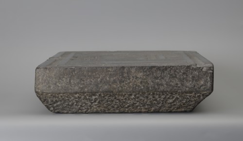 Offering table with carved offerings, offerings iconographic, grave goods. Offering table with