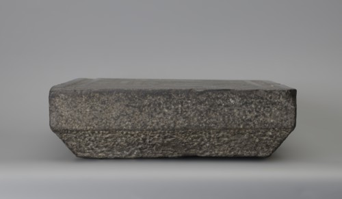 Offering table with carved offerings, offerings iconography and grave goods: depicted bread and two