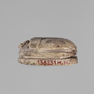 Scarab with a silhouette of a ruler on a throne. The scarab has on its base a representation of a