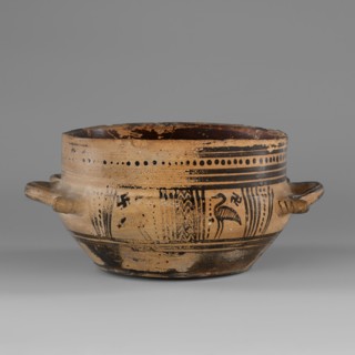 Skyphos mug with depictions of ducks, Skyphos with a profiled belly. Just below the rim are two