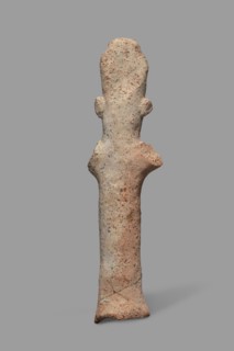 Votive figurine, Cyprus; male figurine with tiara triple crown, votive offering. Figurine of a man